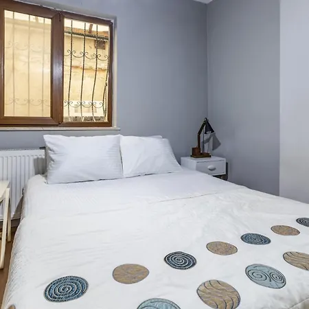 Flat With Backyard 6 Min To Bostanci Show Center