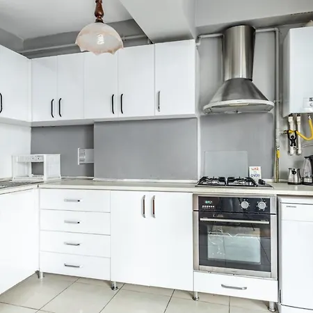 Daire Flat With Backyard 6 Min To Bostanci Show Center İstanbul