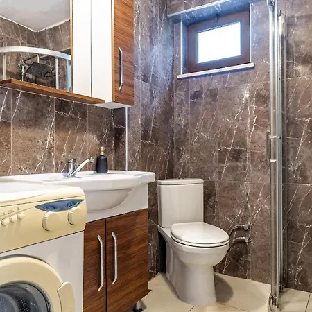 Flat With Backyard 6 Min To Bostanci Show Center Daire *