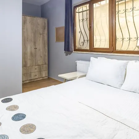 Flat With Backyard 6 Min To Bostanci Show Center 公寓 *